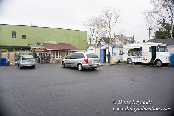 Village Merchants, Re Sell Store