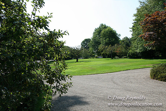 Smith House Contemporary, Modern, Dwell Style Home 3 car garage, 2 story’s, larger back yard & Front yard. Patio, PDX Zone