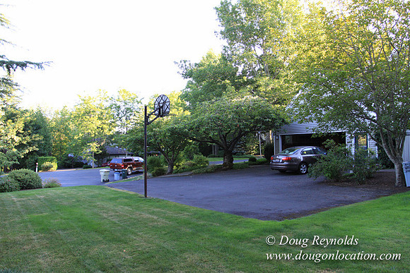 Large Traditional 70’s Style Home, 2 story, 3 car garage on Large Lot with Bees