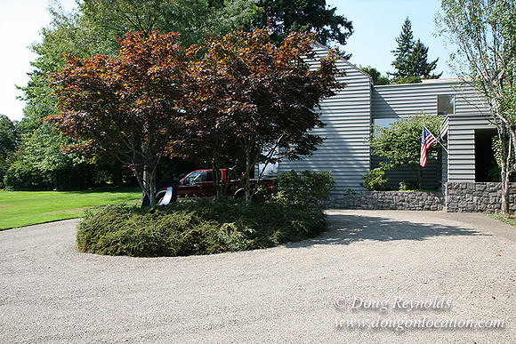 Smith House Contemporary, Modern, Dwell Style Home 3 car garage, 2 story’s, larger back yard & Front yard. Patio, PDX Zone
