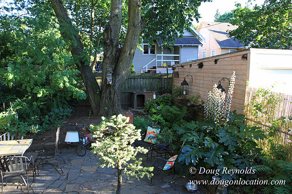 Home" Bungalow, Bee's Back yard Chickens, Small,