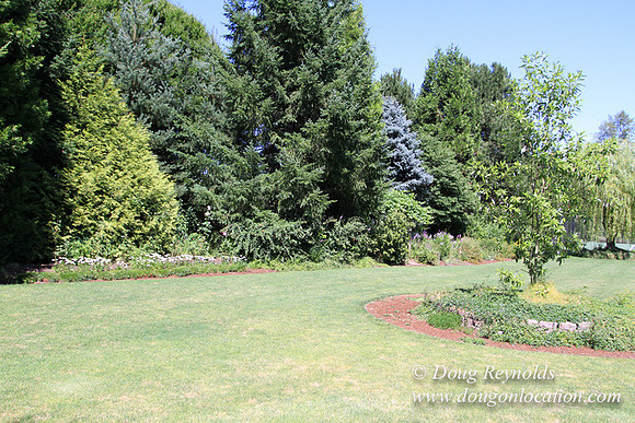 Jim’s Home Large beautiful traditional 2 story with large rooms. Modern kitchen and great room, and nook, large master suite, large entry with French doors. Well maintained grounds and garden, with la