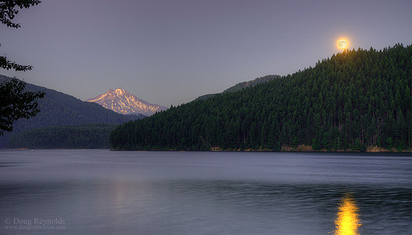 Detroit Lake mt Jefferson Moon