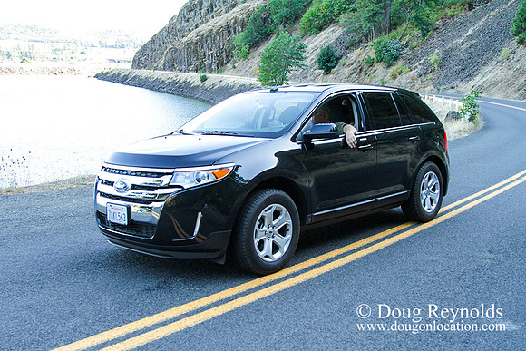 Ford Edge on Hwy 8