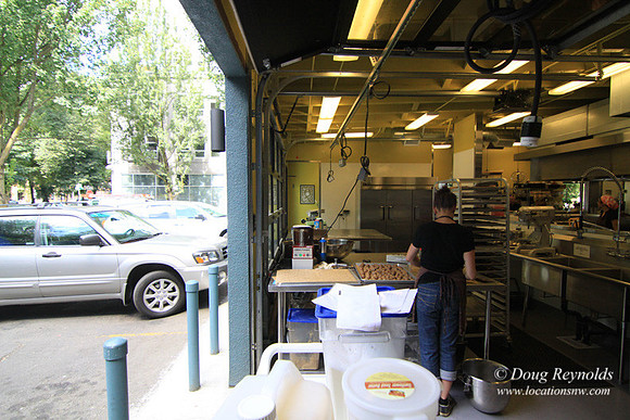 Kitchen Cru Rental Kitchen
