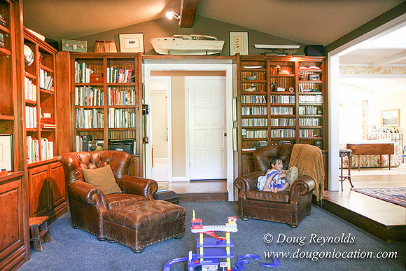 Glinna’s Home Traditional Style County Ranch home, large kitchen great room, 2 car garage on Acreage with large back yard, large front yard, garden, pool, patio, 2 story shop with office,  PDX Zone