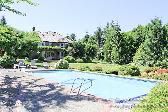 Jim’s Home Large beautiful traditional 2 story with large rooms. Modern kitchen and great room, and nook, large master suite, large entry with French doors. Well maintained grounds and garden, with la