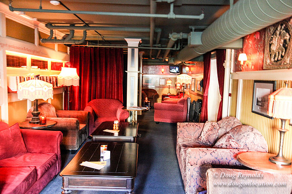 Lion Head Bar