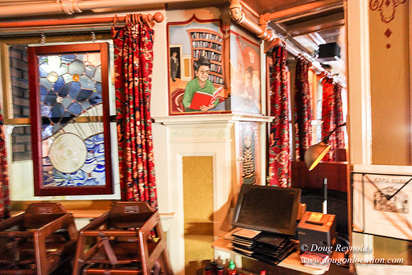 Lion Head Bar