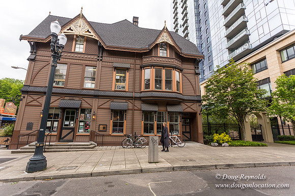 Raven & Rose Resaurant Street View