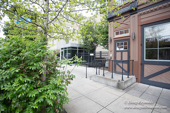Raven & Rose Resaurant Street View