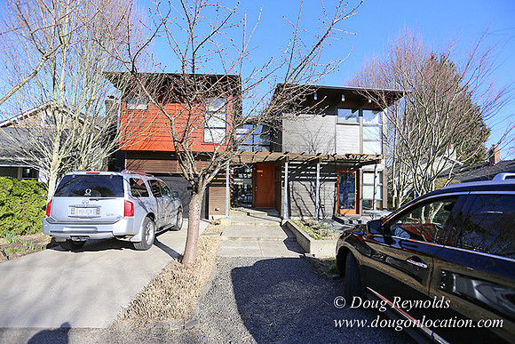 "Modern Contemporary Green Home Portland Oregon Dwell", "family house Northwest Style"