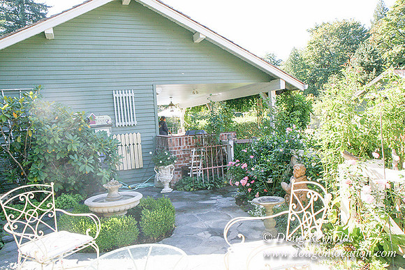 Glinna’s Home Traditional Style County Ranch home, large kitchen great room, 2 car garage on Acreage with large back yard, large front yard, garden, pool, patio, 2 story shop with office,  PDX Zone