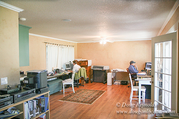 Glinna’s Home Traditional Style County Ranch home, large kitchen great room, 2 car garage on Acreage with large back yard, large front yard, garden, pool, patio, 2 story shop with office,  PDX Zone