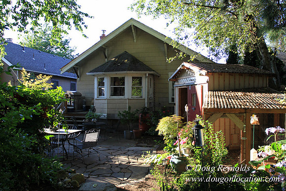Home" Bungalow, Bee's Back yard Chickens, Small,