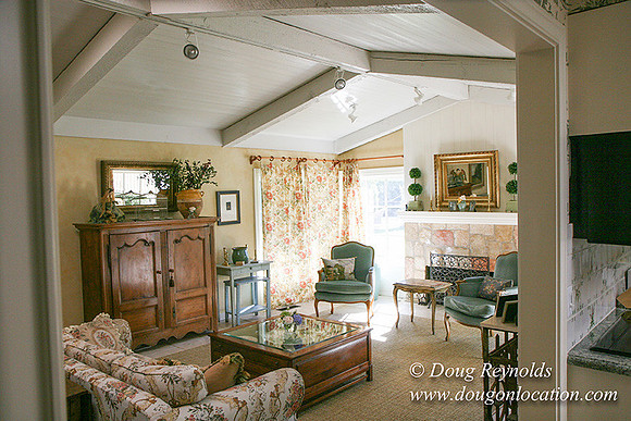 Glinna’s Home Traditional Style County Ranch home, large kitchen great room, 2 car garage on Acreage with large back yard, large front yard, garden, pool, patio, 2 story shop with office,  PDX Zone