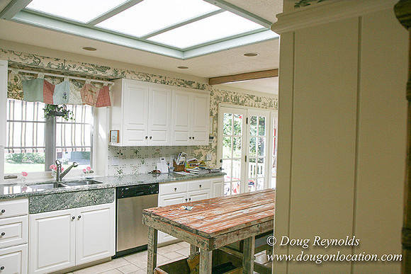 Glinna’s Home Traditional Style County Ranch home, large kitchen great room, 2 car garage on Acreage with large back yard, large front yard, garden, pool, patio, 2 story shop with office,  PDX Zone