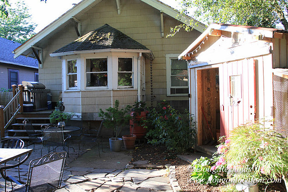 Home" Bungalow, Bee's Back yard Chickens, Small,
