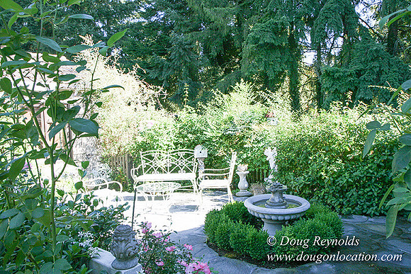 Glinna’s Home Traditional Style County Ranch home, large kitchen great room, 2 car garage on Acreage with large back yard, large front yard, garden, pool, patio, 2 story shop with office,  PDX Zone