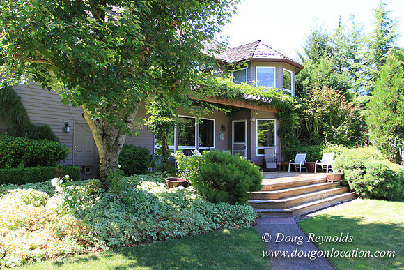 Jim’s Home Large beautiful traditional 2 story with large rooms. Modern kitchen and great room, and nook, large master suite, large entry with French doors. Well maintained grounds and garden, with la