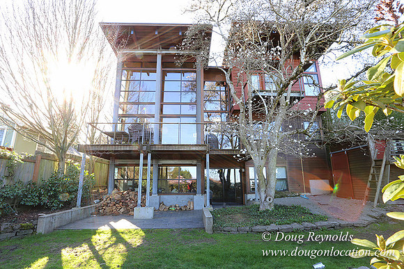 "Modern Contemporary Green Home Portland Oregon Dwell", "family house Northwest Style"