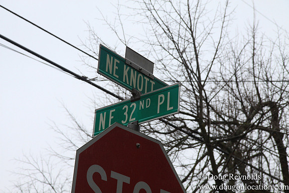 NE Knott at 32nd Street