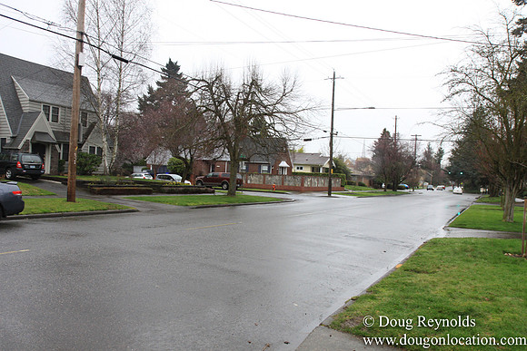 NE Knott at 32nd Street