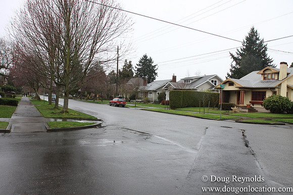 NE Knott at 32nd Street