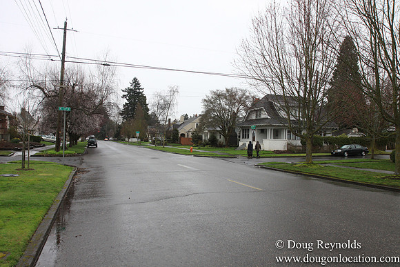 NE Knott at 32nd Street