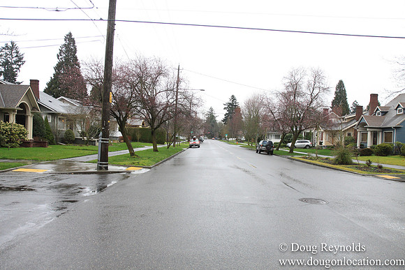 NE Knott at 32nd Street