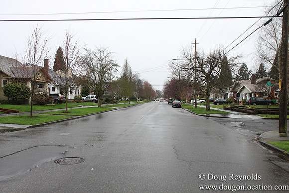 NE Knott at 32nd Street