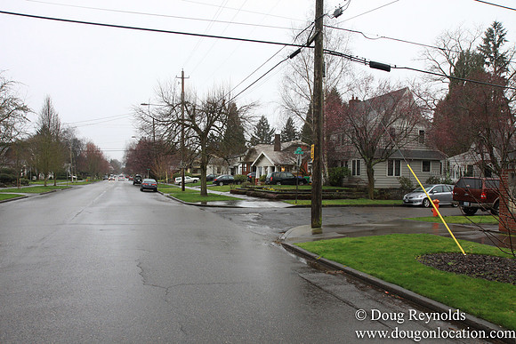 NE Knott at 32nd Street