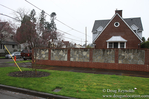 NE Knott at 32nd Street