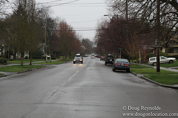 NE Knott at 32nd Street