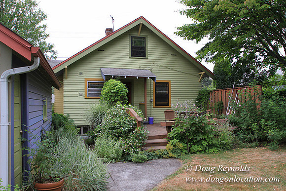 Laura’s Home This is a Portland Bungalow Style small home with a average sized and interesting back yard, nice garden with bee hive’s