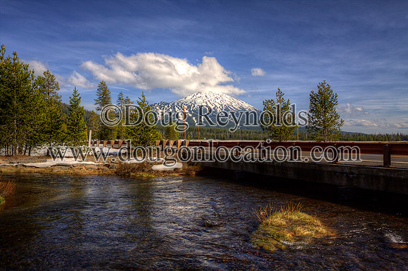 Bridge w Mountain