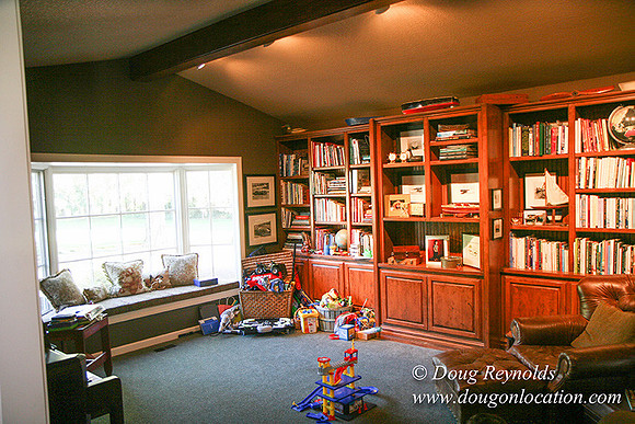 Glinna’s Home Traditional Style County Ranch home, large kitchen great room, 2 car garage on Acreage with large back yard, large front yard, garden, pool, patio, 2 story shop with office,  PDX Zone