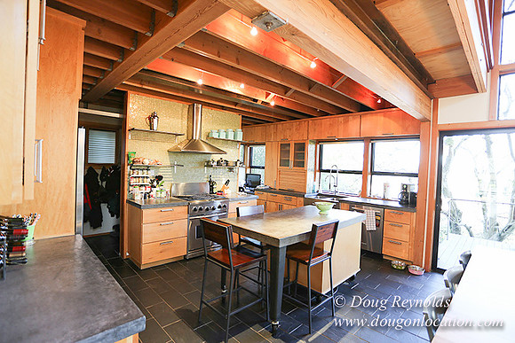 "Modern Contemporary Green Home Portland Oregon Dwell", "family house Northwest Style"