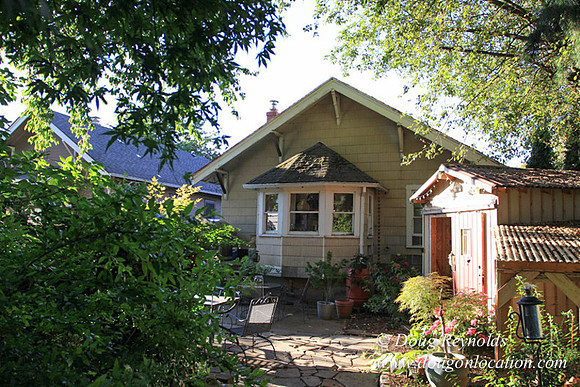 Home" Bungalow, Bee's Back yard Chickens, Small,