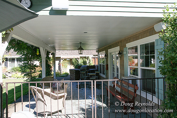 Glinna’s Home Traditional Style County Ranch home, large kitchen great room, 2 car garage on Acreage with large back yard, large front yard, garden, pool, patio, 2 story shop with office,  PDX Zone