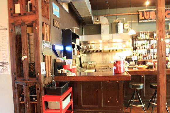 Bar Bar-6875