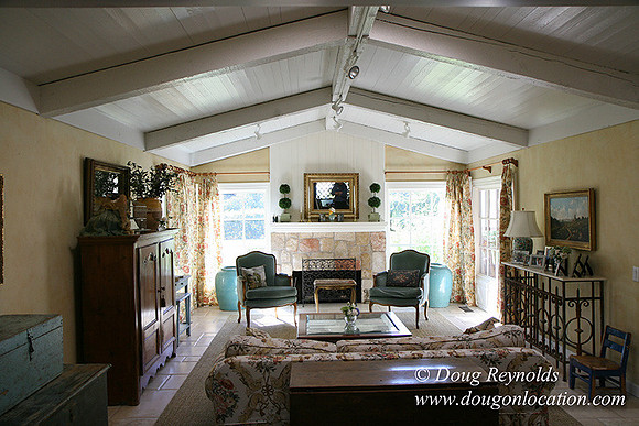 Glinna’s Home Traditional Style County Ranch home, large kitchen great room, 2 car garage on Acreage with large back yard, large front yard, garden, pool, patio, 2 story shop with office,  PDX Zone