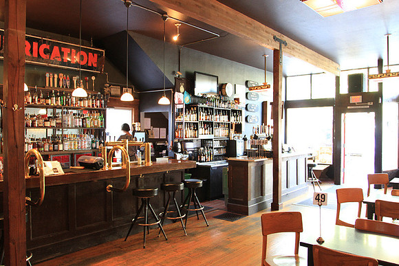 Bar Bar-6877