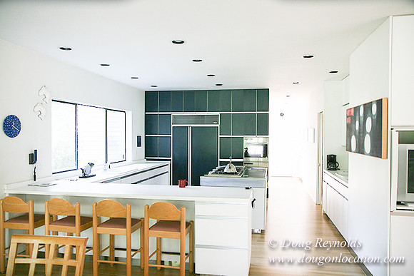 Smith House Contemporary, Modern, Dwell Style Home 3 car garage, 2 story’s, larger back yard & Front yard. Patio, PDX Zone