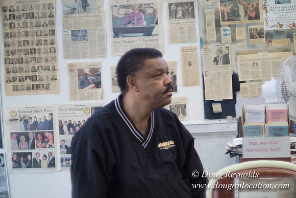 Earl's Barber Shop-2577