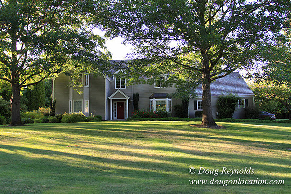 Large Traditional 70’s Style Home, 2 story, 3 car garage on Large Lot with Bees