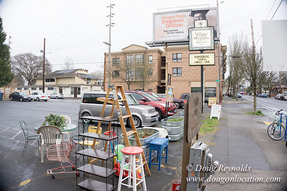 Village Merchants, Re Sell Store