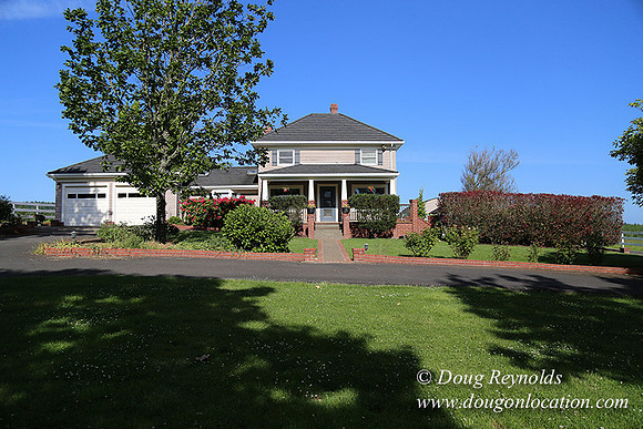 "2 Barns", "2 car garage", "40+ Acres", "PDX Zone", Pool, "White Fence", cows, "farm House", "rap around dive", "well maintained"