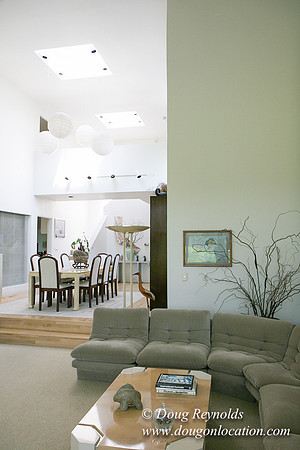 Smith House Contemporary, Modern, Dwell Style Home 3 car garage, 2 story’s, larger back yard & Front yard. Patio, PDX Zone