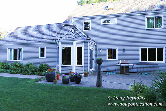 Large Traditional 70’s Style Home, 2 story, 3 car garage on Large Lot with Bees
